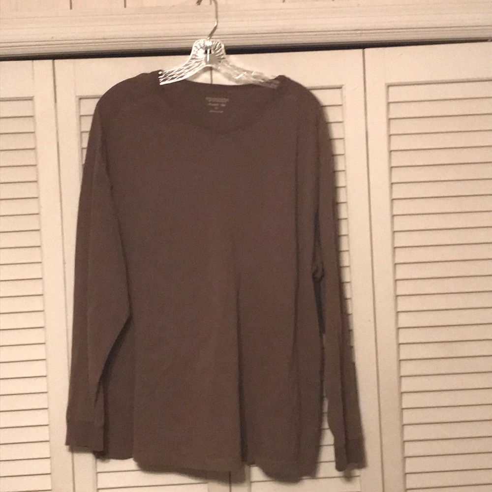 Two Men’s Roundtree & Yorke Long-sleeve tees